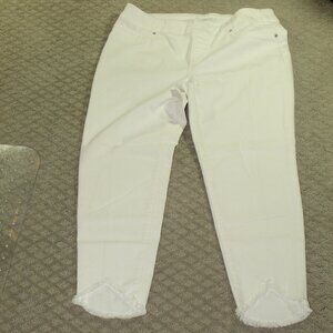 Chico's Size 10R White High Rise Pull On Raw Hem Jegging Ankle Pants